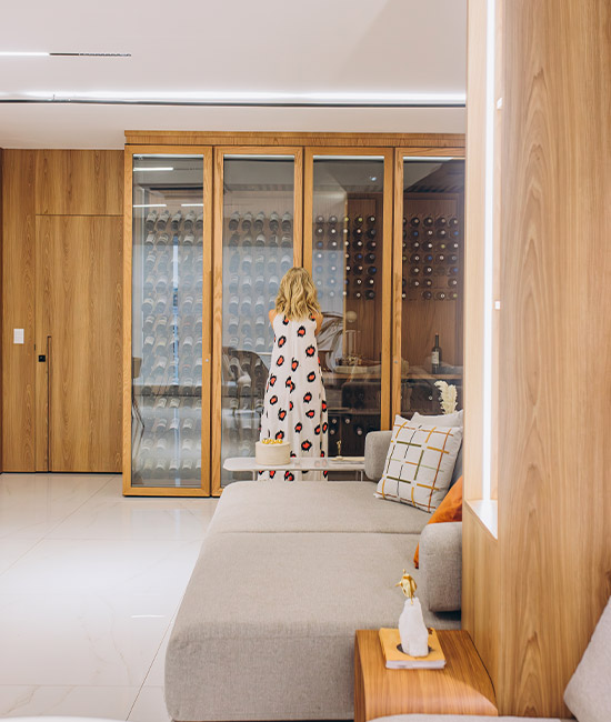 Prepare-se para desvendar os segredos de um design de interiores que não apenas decora, mas inspira, emociona e eleva.